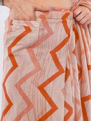 Off white linen printed saree with blouse 5