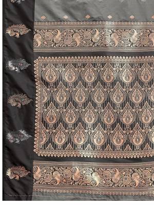 Grey silk blend woven design saree with blouse 4