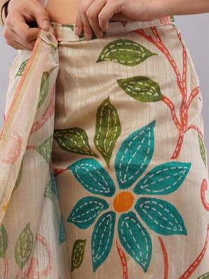 Cream silk blend printed saree with blouse 4