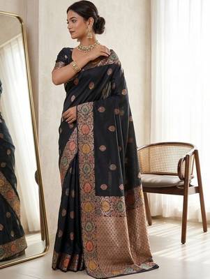 Black silk blend woven design saree with blouse 3