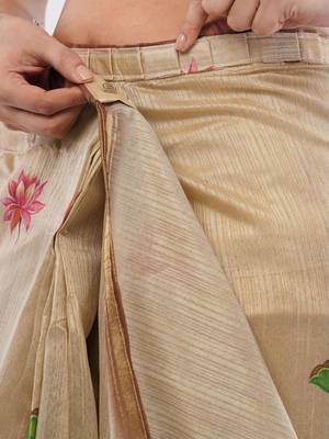 Beige silk blend printed saree with blouse 4