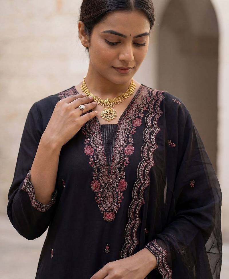 Women Ethnic Motifs Embroidered Regular Thread Work Kurta with Trousers & With Dupatta