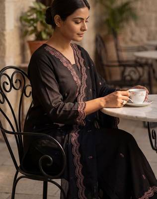 Women Ethnic Motifs Embroidered Regular Thread Work Kurta with Trousers & With Dupatta 2