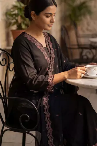 Women Ethnic Motifs Embroidered Regular Thread Work Kurta with Trousers & With Dupatta
