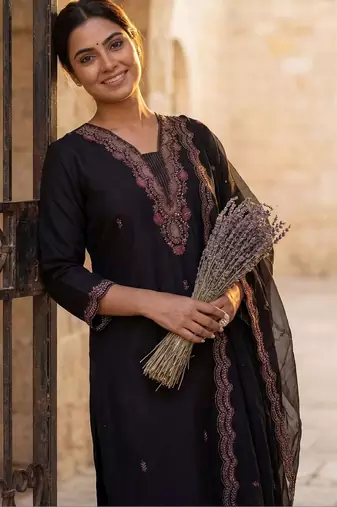 Women Ethnic Motifs Embroidered Regular Thread Work Kurta with Trousers & With Dupatta