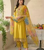 Women Floral Embroidered Regular Thread Work Kurta with Trousers & With Dupatta