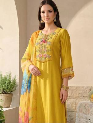Women Floral Embroidered Regular Thread Work Kurta with Trousers & With Dupatta 2