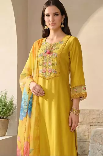 Women Floral Embroidered Regular Thread Work Kurta with Trousers & With Dupatta