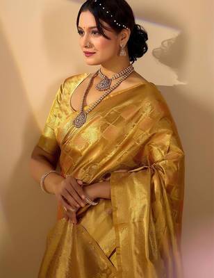 Gold silk blend woven design saree with blouse 3