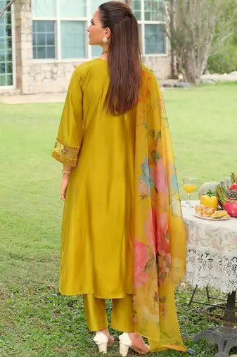Women Floral Embroidered Regular Thread Work Kurta with Trousers & With Dupatta