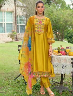 Women Floral Embroidered Regular Thread Work Kurta with Trousers & With Dupatta 7