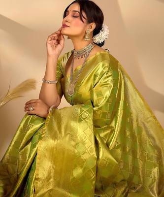 Lime silk blend woven design saree with blouse 3