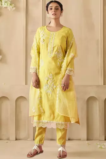 Women Floral Embroidered Regular Thread Work Kurta with Trousers & With Dupatta