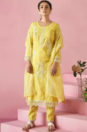 Women Floral Embroidered Regular Thread Work Kurta with Trousers & With Dupatta