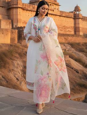 Women Floral Embroidered Regular Thread Work Kurta & Trousers With Dupatta 2