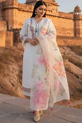 Women Floral Embroidered Regular Thread Work Kurta & Trousers With Dupatta