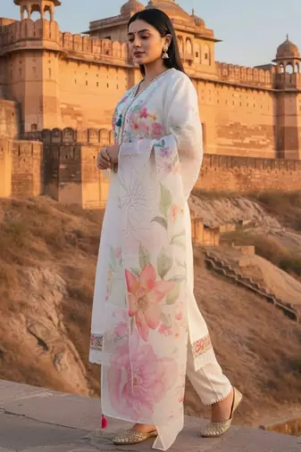 Women Floral Embroidered Regular Thread Work Kurta & Trousers With Dupatta