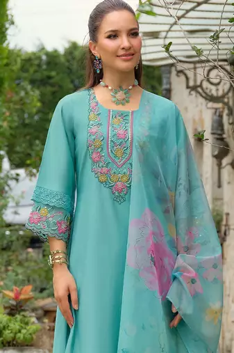Women Floral Embroidered Regular Thread Work Kurta with Trousers & Dupatta
