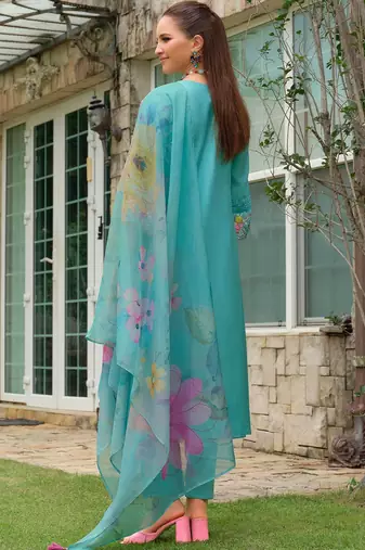Women Floral Embroidered Regular Thread Work Kurta with Trousers & Dupatta