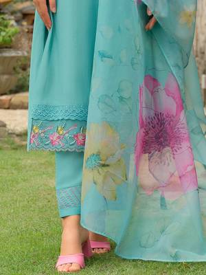 Women Floral Embroidered Regular Thread Work Kurta with Trousers & Dupatta 6