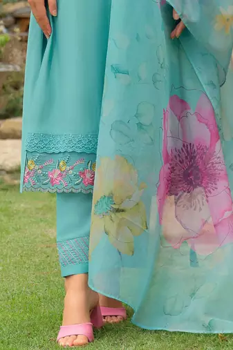 Women Floral Embroidered Regular Thread Work Kurta with Trousers & Dupatta