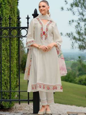 Floral Embroidered Thread Work V-Neck A-Line Kurta With Trousers & Dupatta 4