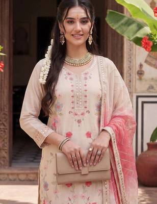 Women Floral Embroidered Regular Patchwork Kurta with Trousers & With Dupatta 2
