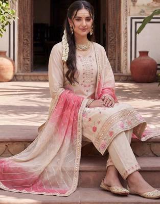 Women Floral Embroidered Regular Patchwork Kurta with Trousers & With Dupatta 5