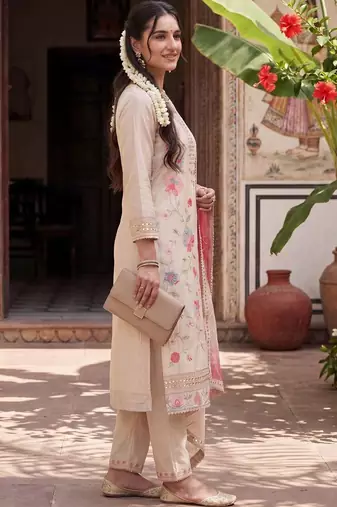 Women Floral Embroidered Regular Patchwork Kurta with Trousers & With Dupatta