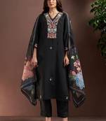 Women Floral Embroidered Regular Thread Work Kurta with Trousers & With Dupatta