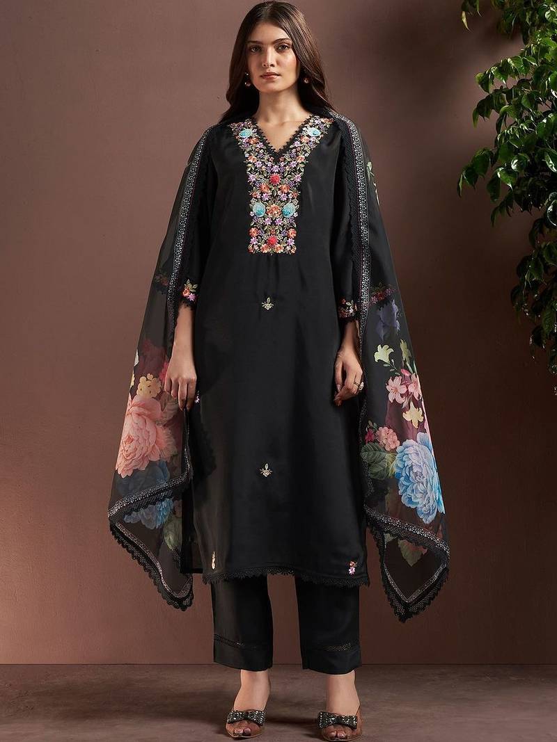 Women Floral Embroidered Regular Thread Work Kurta with Trousers & With Dupatta