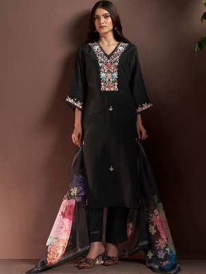 Women Floral Embroidered Regular Thread Work Kurta with Trousers & With Dupatta 2