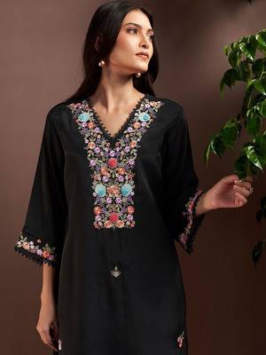 Women Floral Embroidered Regular Thread Work Kurta with Trousers & With Dupatta 3
