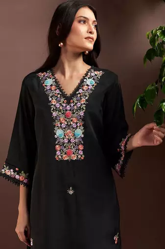 Women Floral Embroidered Regular Thread Work Kurta with Trousers & With Dupatta