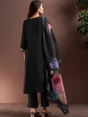 Women Floral Embroidered Regular Thread Work Kurta with Trousers & With Dupatta 4