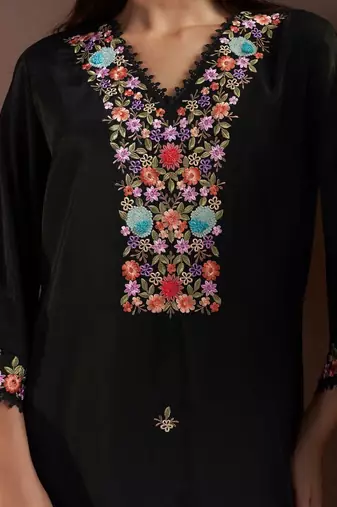 Women Floral Embroidered Regular Thread Work Kurta with Trousers & With Dupatta