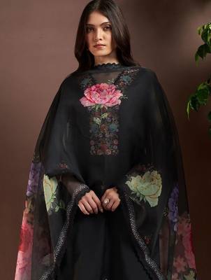 Women Floral Embroidered Regular Thread Work Kurta with Trousers & With Dupatta 6
