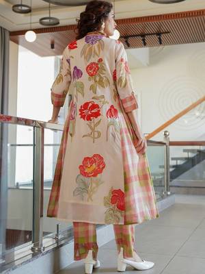 Women Floral Printed Regular Pure Cotton Kurta with Trousers 4