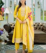 Women Floral Embroidered Regular Thread Work Kurta with Trousers & With Dupatta