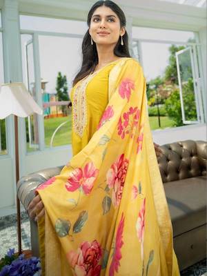 Women Floral Embroidered Regular Thread Work Kurta with Trousers & With Dupatta 3