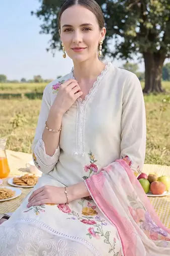 Women Floral Embroidered Regular Thread Work Kurta with Trousers & With Dupatta