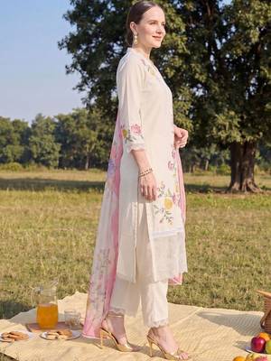 Women Floral Embroidered Regular Thread Work Kurta with Trousers & With Dupatta 3