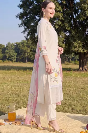 Women Floral Embroidered Regular Thread Work Kurta with Trousers & With Dupatta