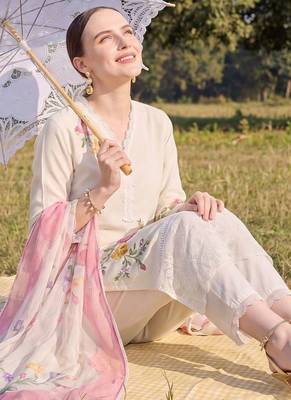 Women Floral Embroidered Regular Thread Work Kurta with Trousers & With Dupatta 5