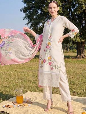 Women Floral Embroidered Regular Thread Work Kurta with Trousers & With Dupatta 6