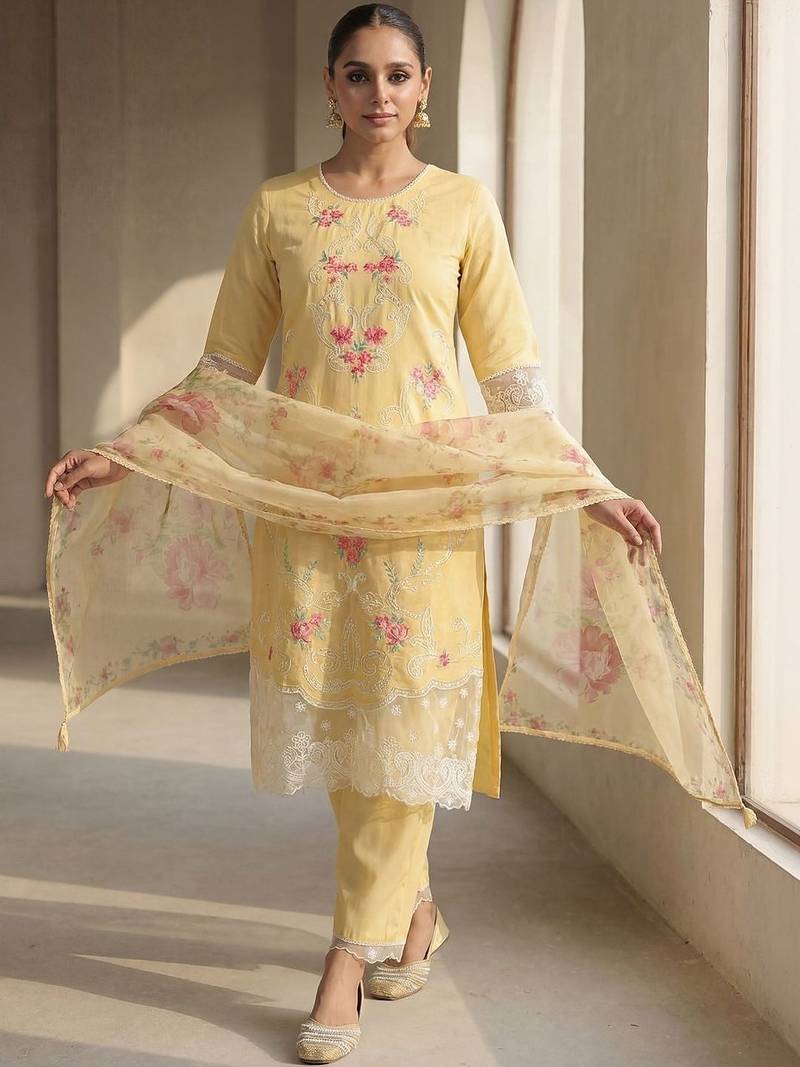 Women Floral Embroidered Regular Thread Work Kurta with Trousers & With Dupatta