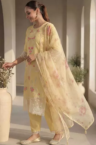 Women Floral Embroidered Regular Thread Work Kurta with Trousers & With Dupatta