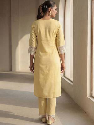 Women Floral Embroidered Regular Thread Work Kurta with Trousers & With Dupatta 4