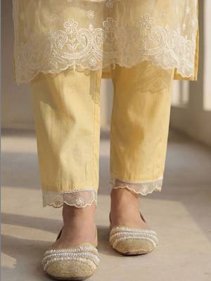 Women Floral Embroidered Regular Thread Work Kurta with Trousers & With Dupatta 6