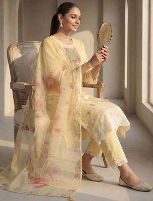 Women Floral Embroidered Regular Thread Work Kurta with Trousers & With Dupatta 7